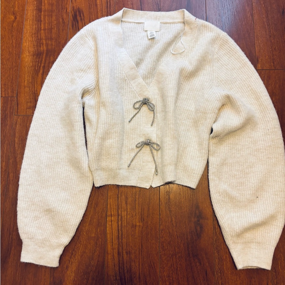 White bow sweater